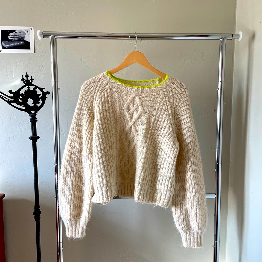 XS Levi’s sweater with a super cute lime green neckline!